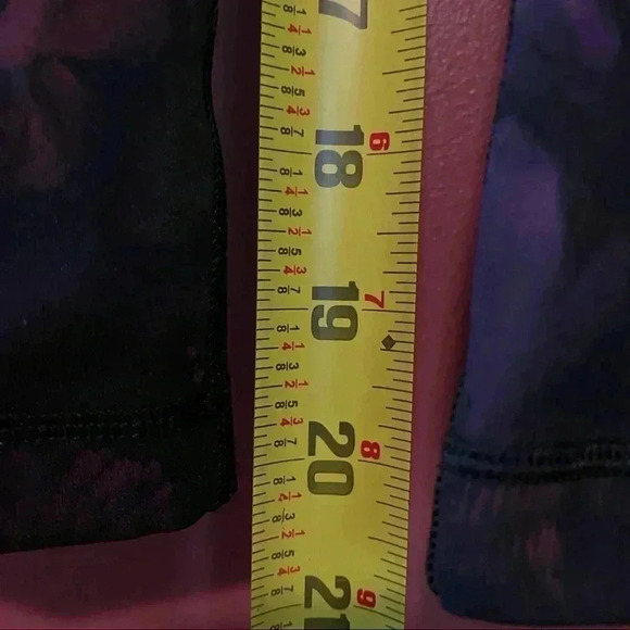 Lululemon Speed Up Crop - Picture 5 of 10